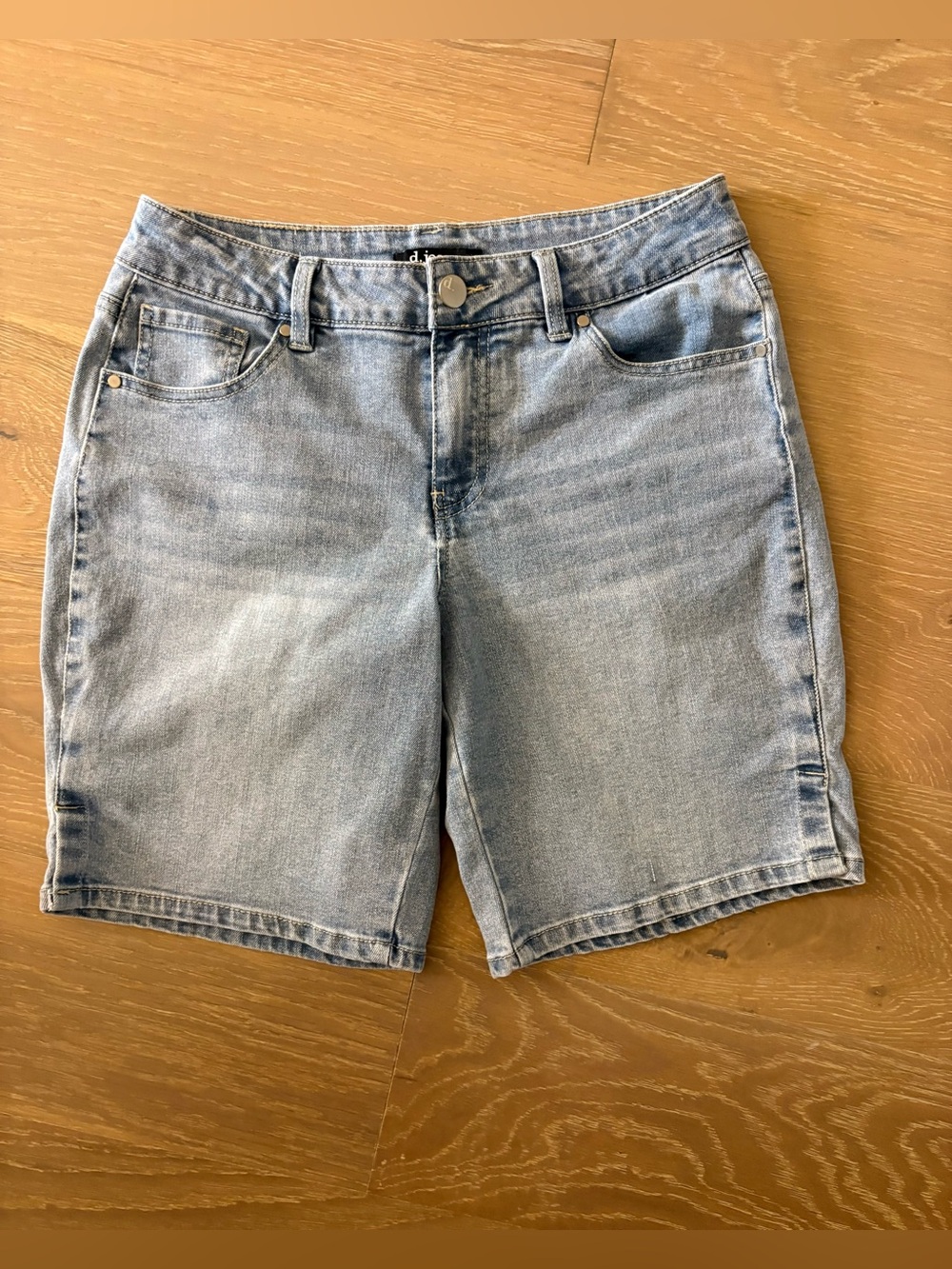Light Blue Denim Mom 90’s style Women’s Shorts - Size 4